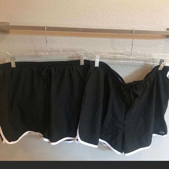 Champion women’s exercise shorts - Picture 2 of 4